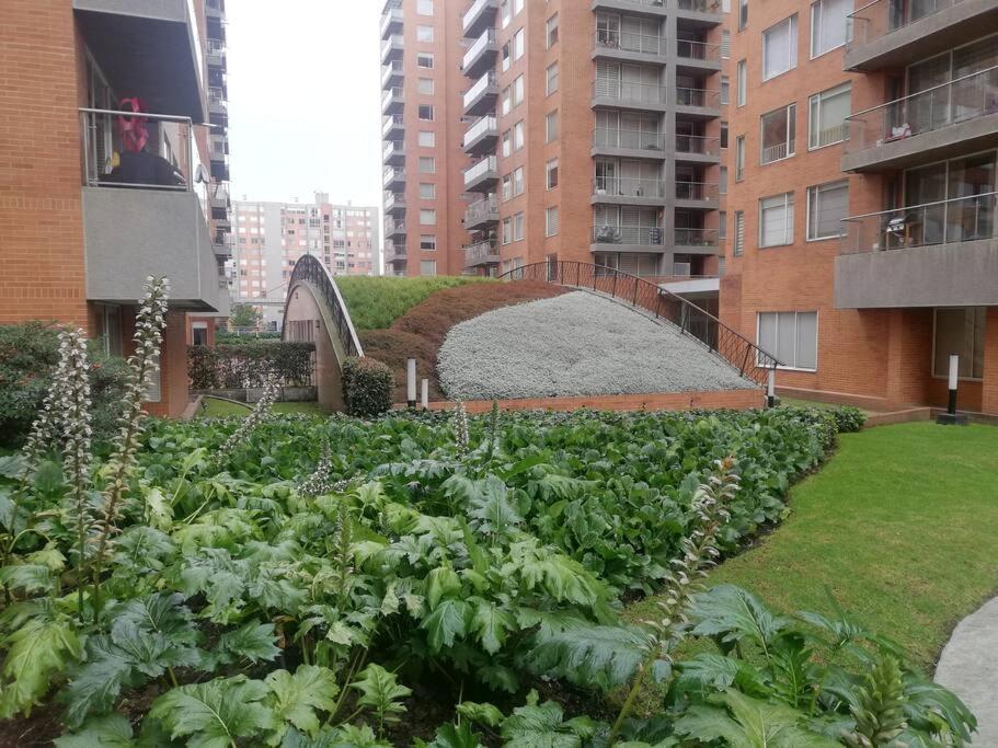 Appartamento Hermosa habitación privada en conjunto residencial cerca al Aeropuerto y terminal de Bogotá, zonas comunes se comparten con 1 persona Esterno foto